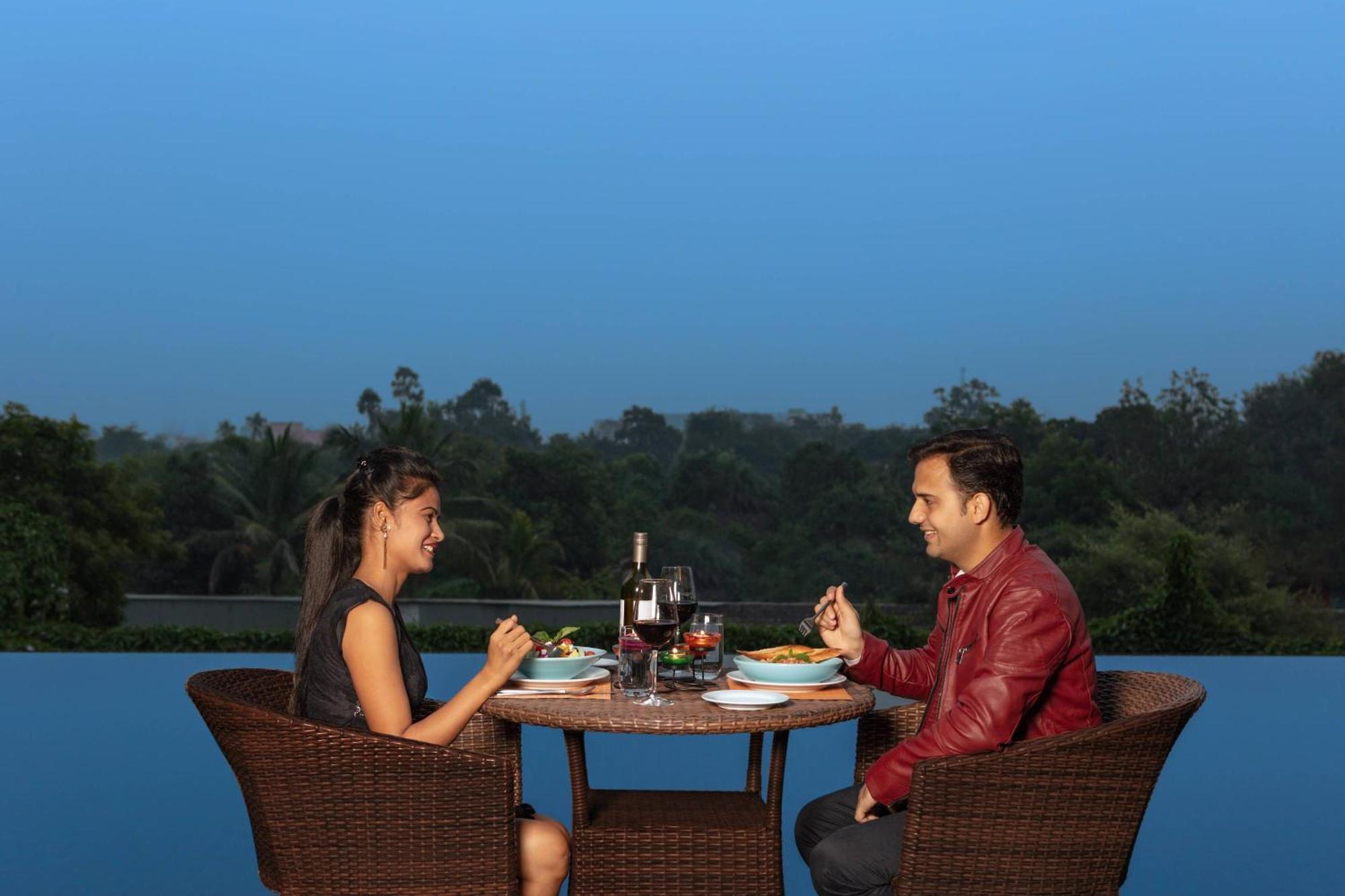 Hotel Courtyard By Marriott Raipur Exterior foto
