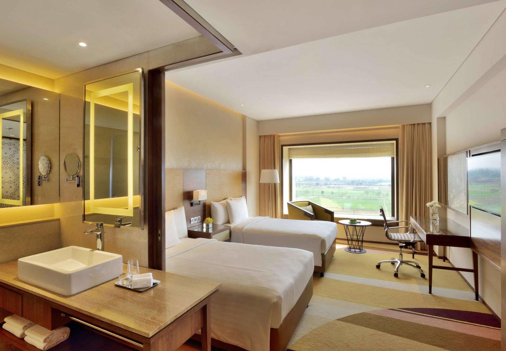 Hotel Courtyard By Marriott Raipur Exterior foto